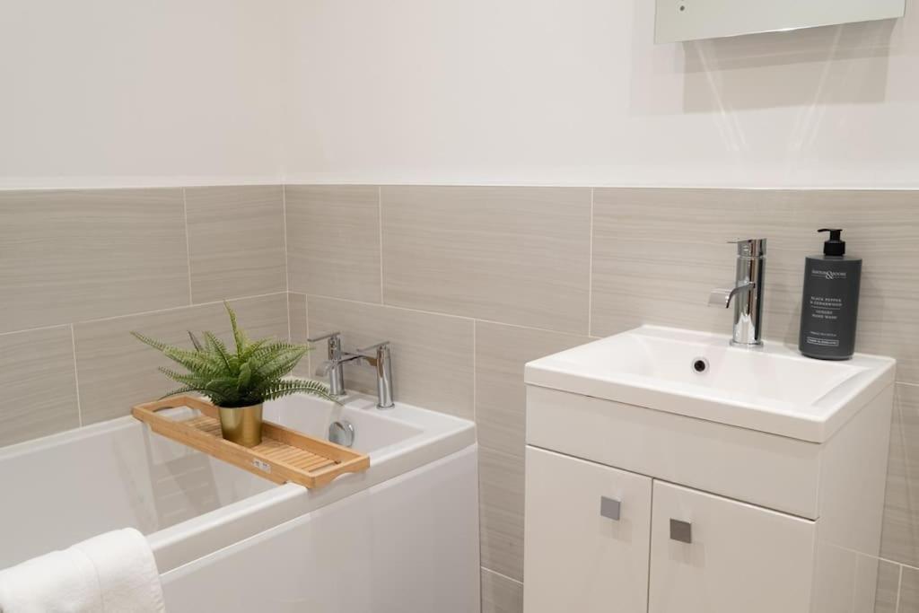 2 Bed 2 Bath Spacious Apartment In Central Αμπερντήν Εξωτερικό φωτογραφία