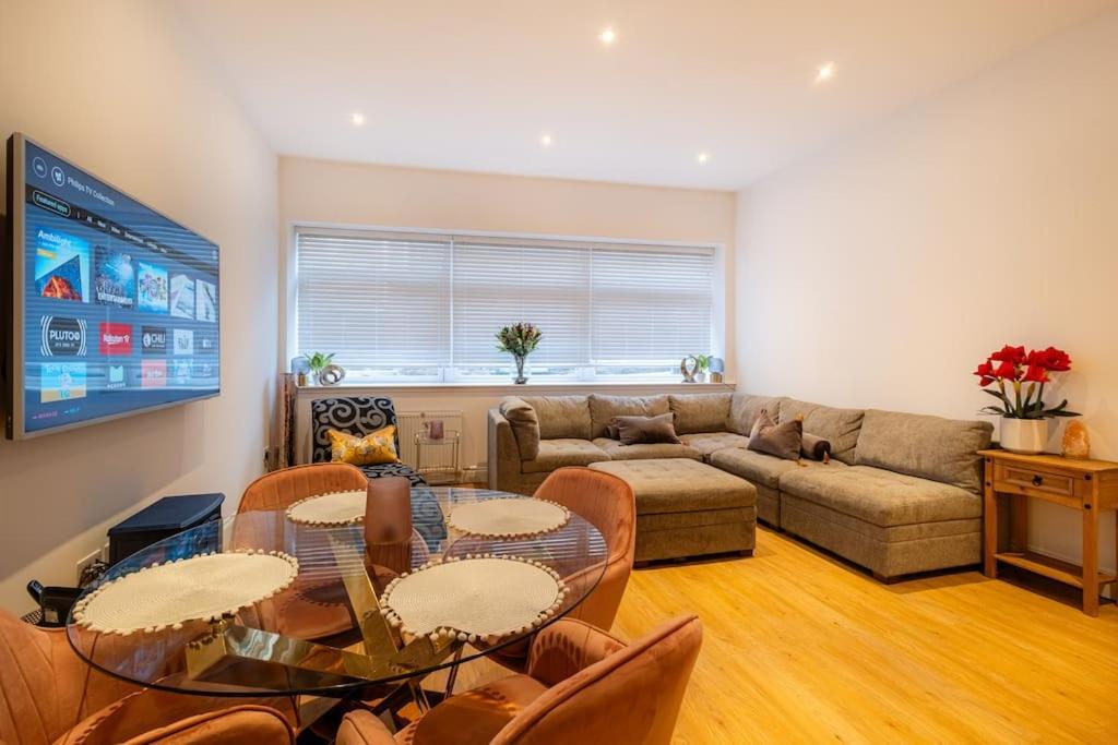 2 Bed 2 Bath Spacious Apartment In Central Αμπερντήν Εξωτερικό φωτογραφία